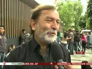 Protestan con lectura frente a las instalaciones del PRI