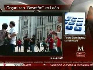 Realizan besotón en León contra detención de pareja