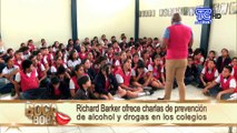 Richard Barker ofrece charlas de prevención de alcohol y drogas en los colegios