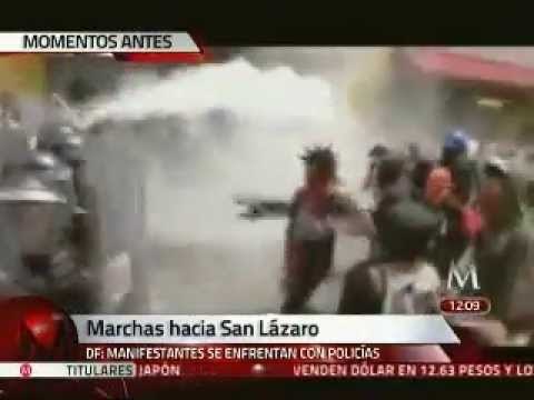 Con palos y piedras, encapuchados se enfrentan contra policías