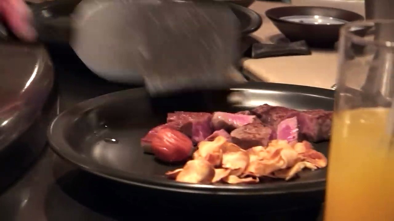 妹に最高級黒毛和牛を5万円分食べさせた