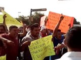 Protestan taxistas y bloquean vialidades