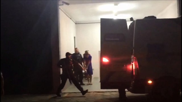 Tragédia em Linhares: pastor George e pastora Juliana deixam local sob protestos