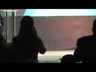 ايمى غانم تصور محمد سعد لحظة استلام الجائزة