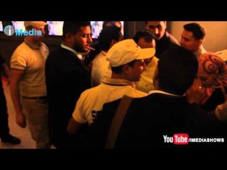 العرض الخاص لفيلم "الخلبوص" | المصورون يطاردون محمد رجب .. ليقبل أحدى المذيعات فى النهاية !