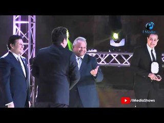 مونديال الإذاعة والتليفزيون 2015 | لحظة إستلام الفنان حازم جابر جائزة أفضل مطرب عراقي