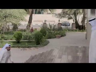 مسلسل غريب بين أهلة | الراجل بيلف يساعد الناس