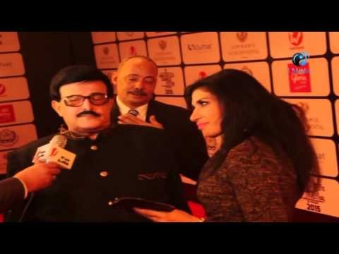 مهرجان القنوات الفضائية | شاهد معجبة سمير غانم مش عاوزة تسيبة . با ترى عاوزة أية !