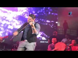 شاهد محمد نور يعزف على الكمنجة بطريقة رائعة  فى احد حفلاتة