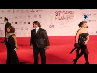 Download Video: أفتتاح مهرجان مهرجان القاهرة السينمائى الدورة 37 |  صفية العمرى تبهر المصورين