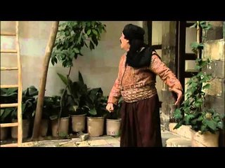 مسلسل زمن البرغوث - الموسم الأول | تحسين بيبص علي مراة عمه وهي بتغسل