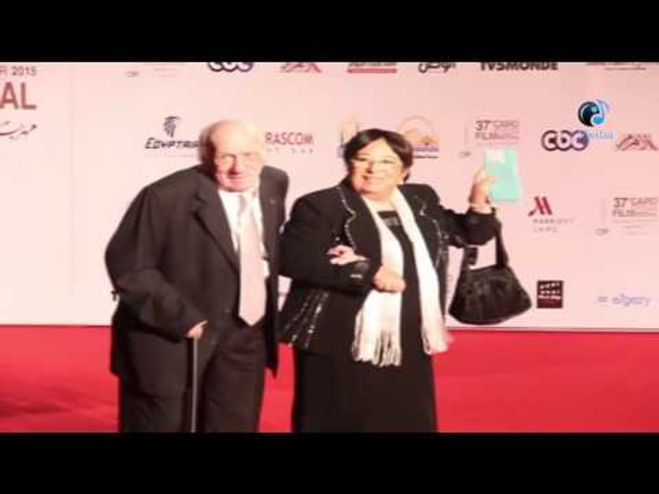 مهرجان القاهرة السينمائى | لحظة دخول الممثلة القديرة سميرة عبدالعزيز
