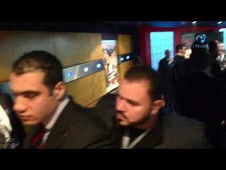 العرض الخاص لفيلم "باباراتزي" | تعامل غير لائق من الجاردات مع المصورين !