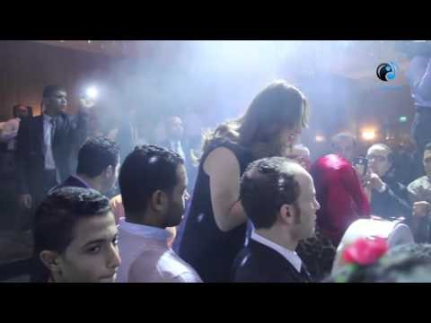 شاهد بوسى وموقف رائع مع طفلة فى أحد الأفراح - شاهد ماذا فعلت معها