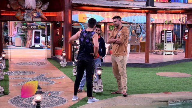 Vikas Gupta SLAMS Karanvir Bora, Dipika Kakar And Sreesanth For Calling Rohit Suchanti GAY