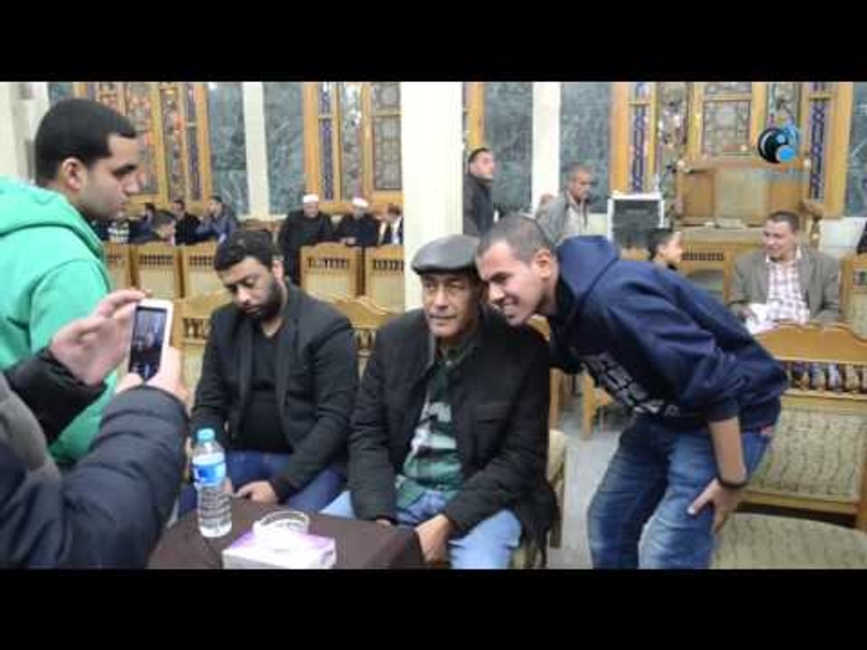 عزاء والدة  وائل الابراشى |  شاهد الحاضرين تركوا العزاء من أجل التصوير صور "سيلفى" مع الفنانين!