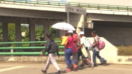 La lucha de las madres de la caravana migrante para dar un futuro a sus hijos (C)