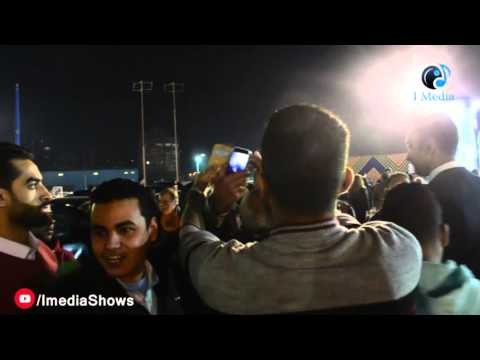 عزاء حمادة إمام | بعد العزاء الكل يتصور صور سيلفي مع وائل الإبراشى !