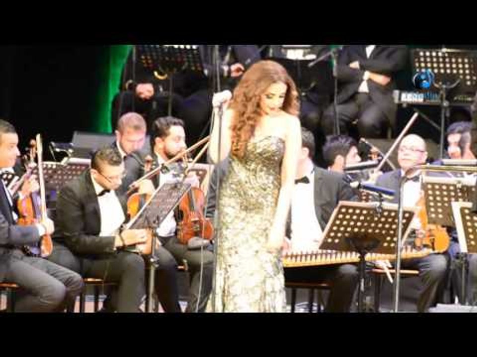 حفل أنغام في جامعة مصر | أنغام للحاضرين: يا جماعة شوية رحمة الأغانى اللى غنيناها "تقيلة" !