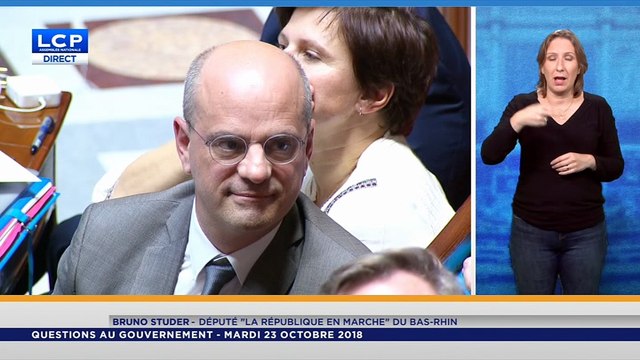 Un député force son accent alsacien dans l'hémicycle en réponse à Jean-Luc Mélenchon qui s'est récemment moqué de l'accent du sud d'une journaliste - VIDEO