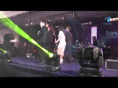 حفل أنغام وأصالة فى زيزينيا | حضن رائع من إبن أصالة لأنغام و من إبن أنغام لأصالة فور صعودهم المسرح