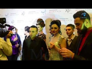 واحدة تنكة قوى وهيا بتتصور مع حد من المعجبين !