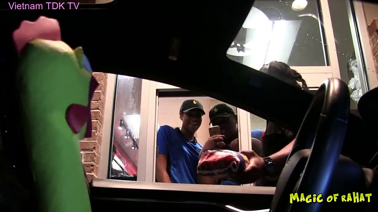 DRIVE THRU SCREAMING RUBBER CHICKEN PRANK!