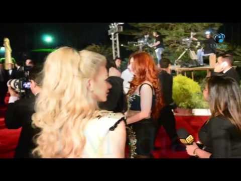 حفل أوسكار العربية | حضن قوى جدا من تامر حبيب لصاحبة الشعر الأحمر يا ترى مين دى!