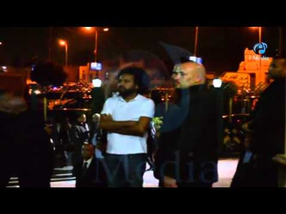 عزاء جدة كريم محمود عبد العزيز|  شاهد محمد شاهين برفقة الفنان صاحب أطول شعر في العزاء !