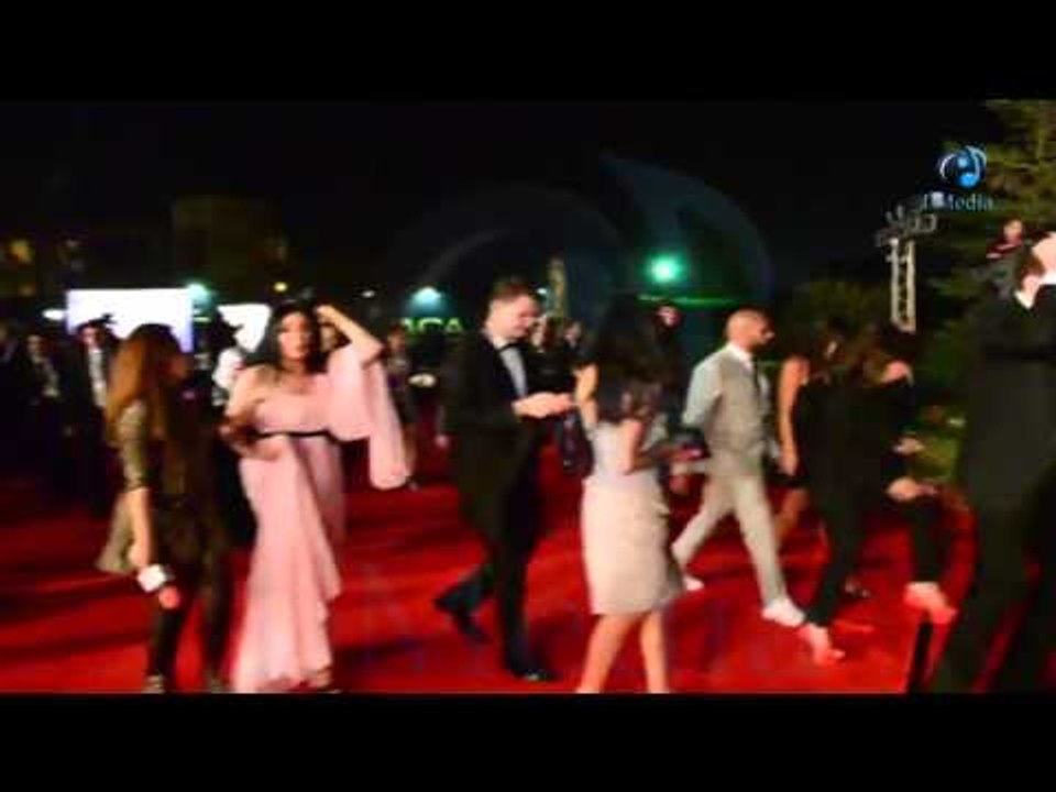 حفل أوسكار العربية | تعرف على سبب "جري" الممثلين كلهم على السجادة الحمراء كلة بيجرى - مسخرة!