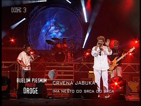 Crvena jabuka - Ima nešto od srca do srca (live)