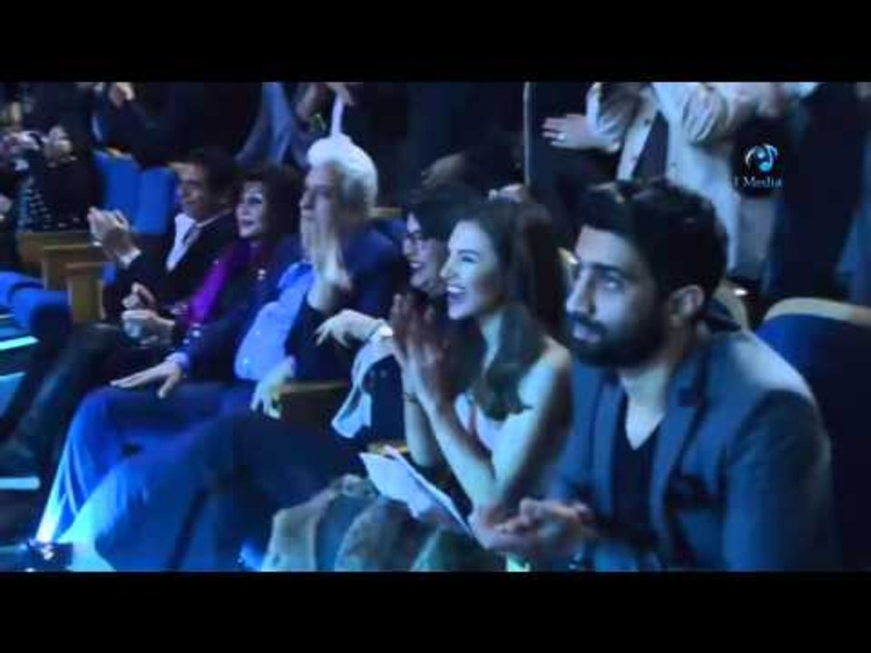 حفلة سميرة سعيد   شاهد كل الحاضرين واقفين بيغنوا و كارمن سليمان و منى الشاذلى و وائل الإبراشي !