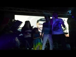 حفله محمد عباس | أسمع أصغر واحدة من الجمهور بتقول "بحـــــــــــــبك"