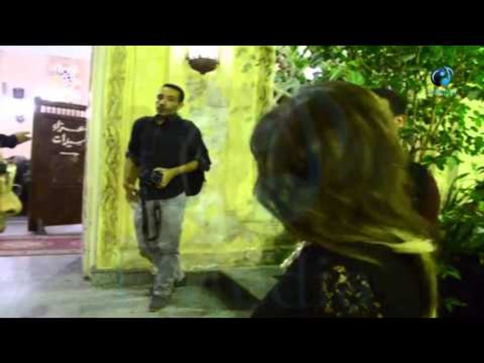 عزاء سيد زيان |  شاهد "بوسي شلبي"  لحظة دخولها العزاء: "مافيش حتة للحريم"!!