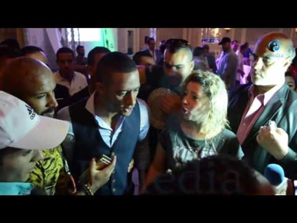 العرض الخاص لمسرحية "أهلا رمضان" |  شوف واحدة معجبة بمحمد رمضان عملت أية عشان تتصور معاة!