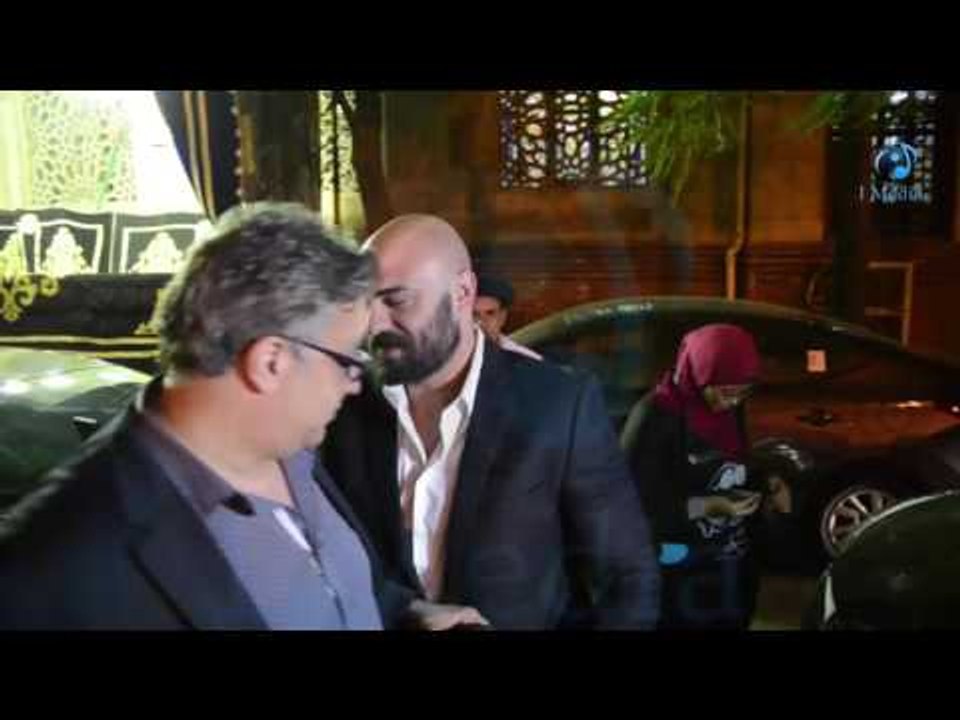 عزاء طارق سليم | شاهد الكل بيتصور مع "بيبو" وأحمد صلاح حسني