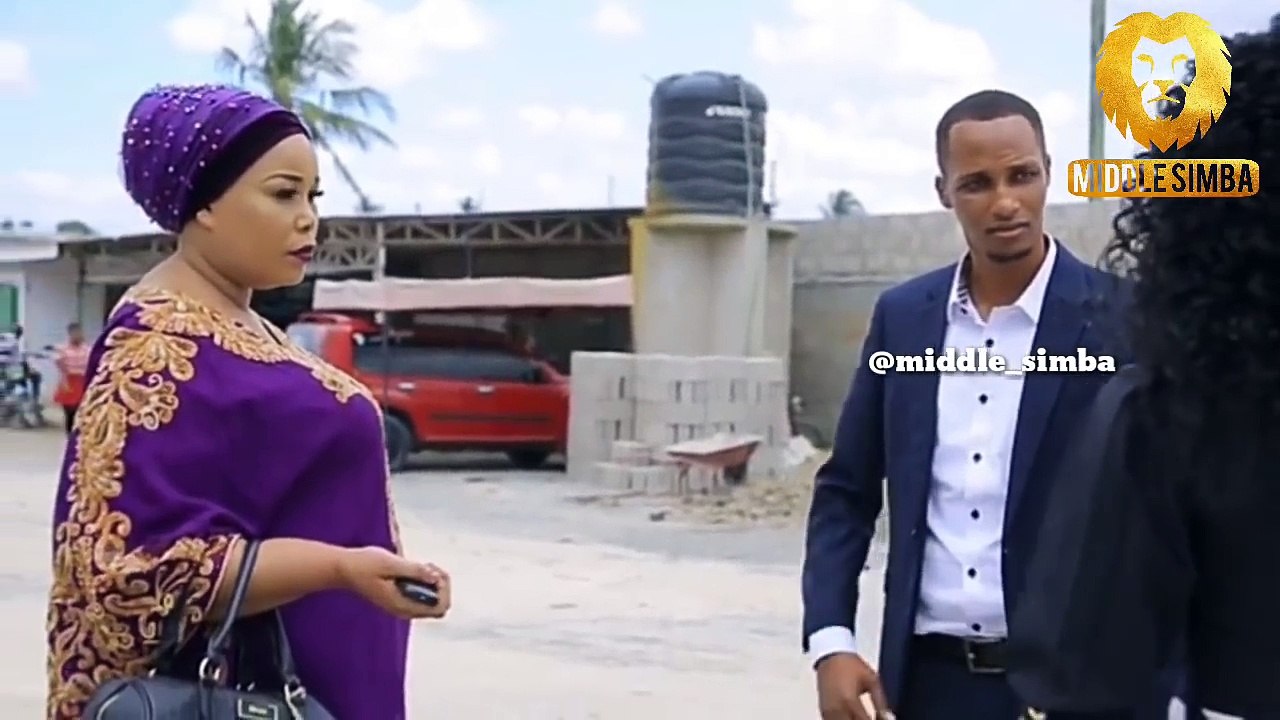 HAMISA MOBETTO ALICHOMFANYIA DIAMOND HUWEZI KUAMINI MACHO YAKO.