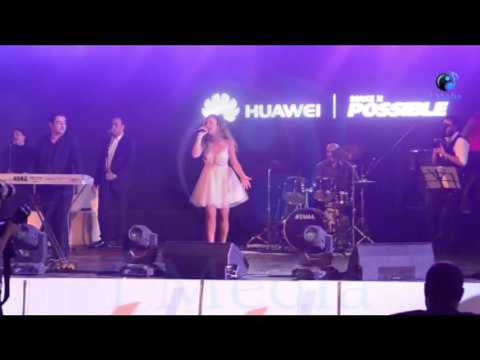 حفله نيكول سابا | شوف نيكول سابا بفستان قصير جدا تغني "هفضل أحلم" وترقص على المسرح