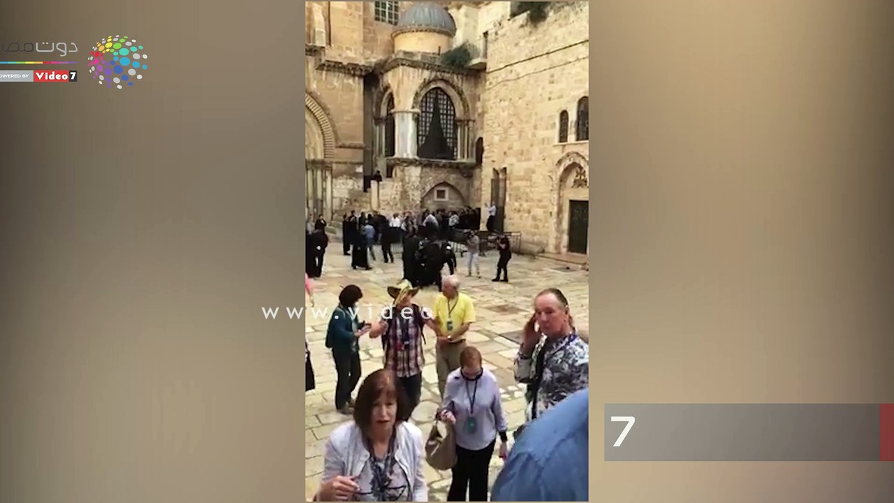 لحظة اعتداء قوات الاحتلال الإسرائيلى على رهبان بالقدس