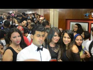 مهرجان الإسكندرية السينمائي |  الكل بيتجمع حول لقاء سويدان هاوز يتصور معاها بفستانها الرائع