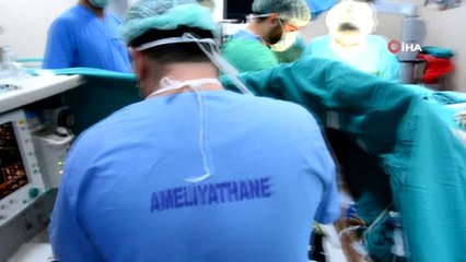 Hastayla Konuşarak Beynindeki Tümörü Aldılar