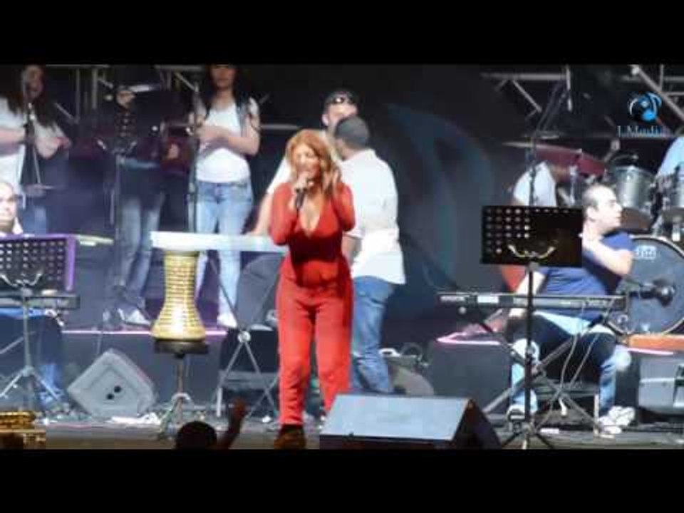 حفله سميرة سعيد في العين السخنة |  شاهد قمة تواضح  سميرة سعيد تقدم ملحني وموزعي الألبوم بكل فخر