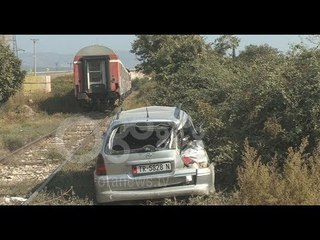 Ora News - Elbasan, treni i pasagjerëve përplaset me makinën, plagoset një 32-vjeçar