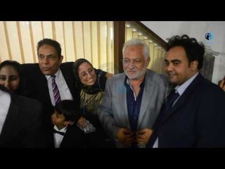 مهرجان الإسكندرية السينمائي |  شاهد سامح السريطي بياخد سيلفي مع محمود معروف ومراتة وعيالة!