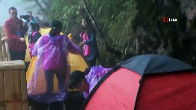 - Çinlilerden Yeni Dünya Rekoru- Bin 482 Metre Uzunluğunda Çadır Kuyruğu