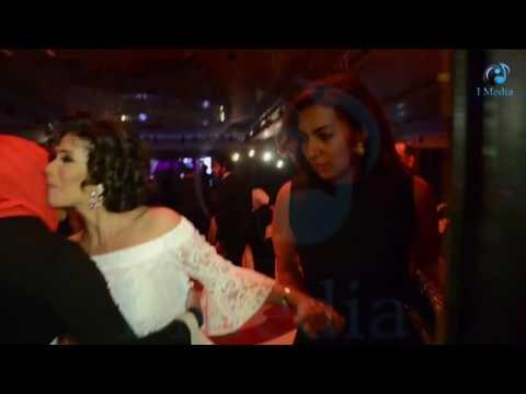 حفله الاهرام | لأول مرة شاهد أنتفاخ بطن منى زكي ومش عارفة تمشي - مبروك منى زكى :) !