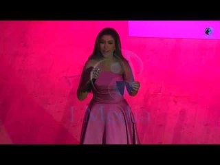 مهرجان الأغية المصورة  2016 | شاهد أروي اليمنية تغني على المسرح بفستان "ضخم" جداُ!