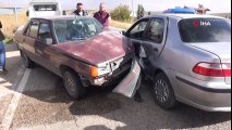 Aksaray'da Trafik Kazası, İki Otomobil Çarpıştı: 9 Yaralı