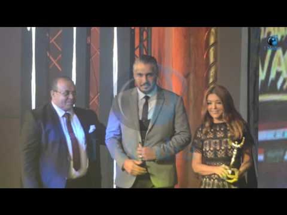 مهرجان القنوات الفضائية | شاهد لحظة صعود الديفا سميرة سعيد على المسرح - شوف فستانها المثير!