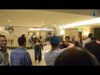 مهرجان القنوات الفضائية 2016 |  محسن منصور جاب أخرة من الناس اللى عاوزة تتصور معاة !